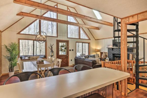 Cozy Pocono Lake Woodside Nest with Fire Pit! Pocono Pines